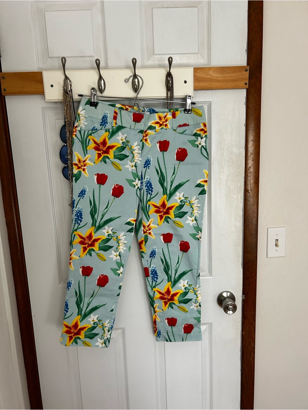 Floral Print Capri Pants